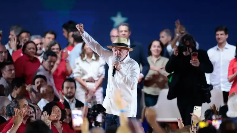 PT oficializa candidatura de Lula à Presidência