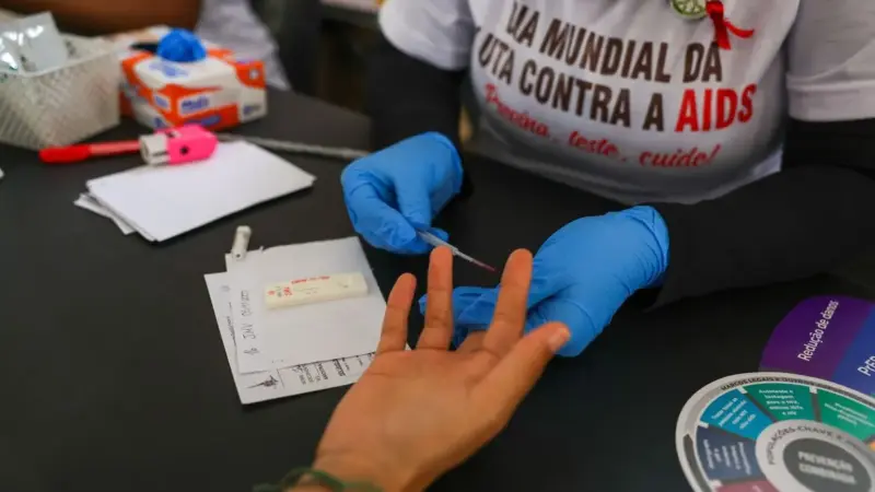 Desinformação sobre HIV dificulta tratamento e aumenta preconceito