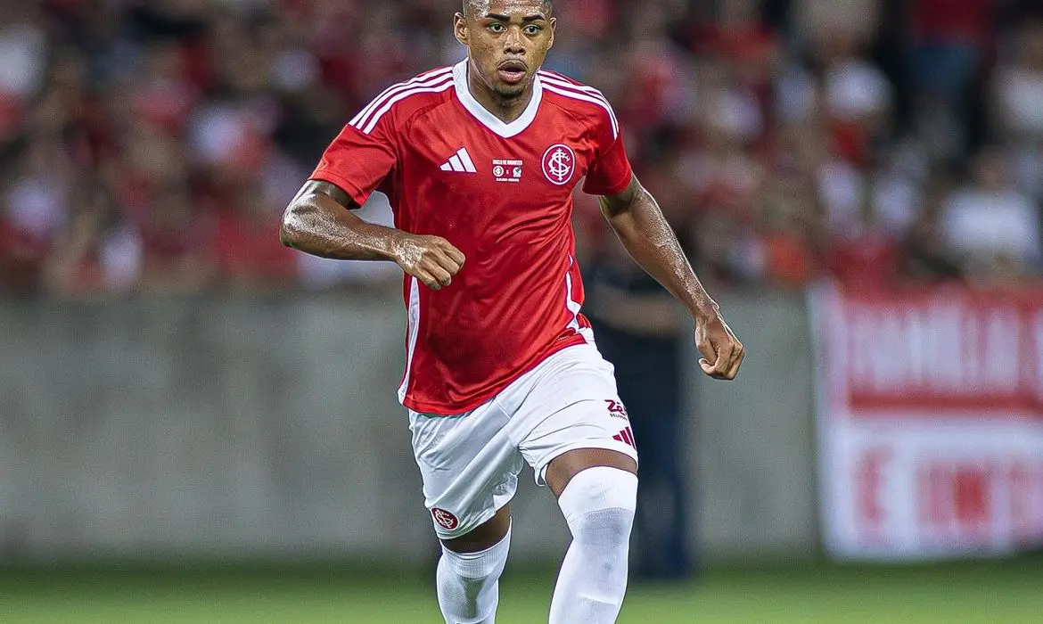 Victor Gabriel é suspenso por STJD até que Gabriel Pec volte a treinar