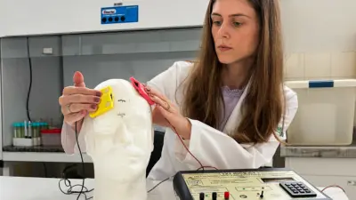 Estimulação cerebral aliada à educação nutricional reduz desejo por comida em mulheres com obesidade, mostra estudo